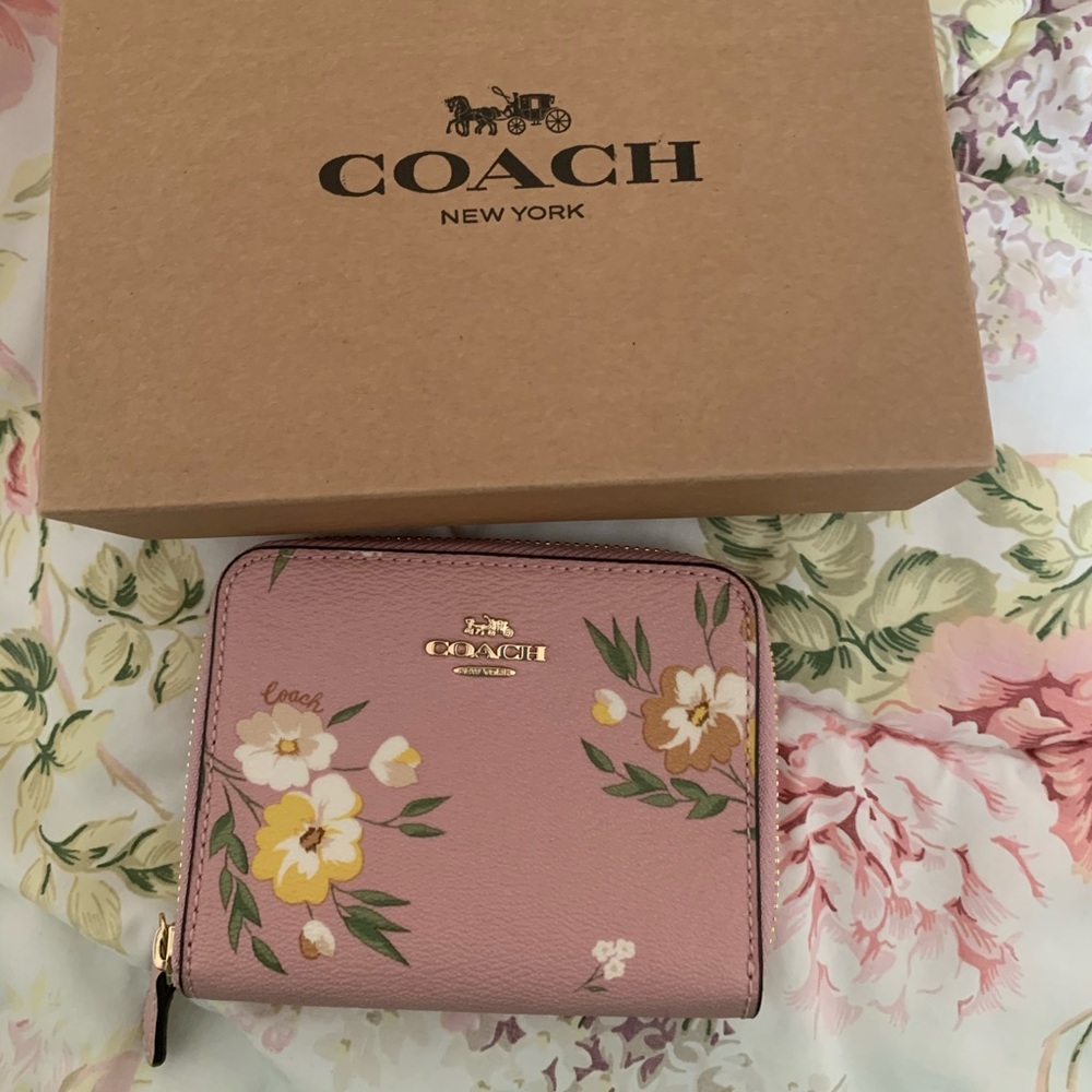 New Coach floral zip wallet